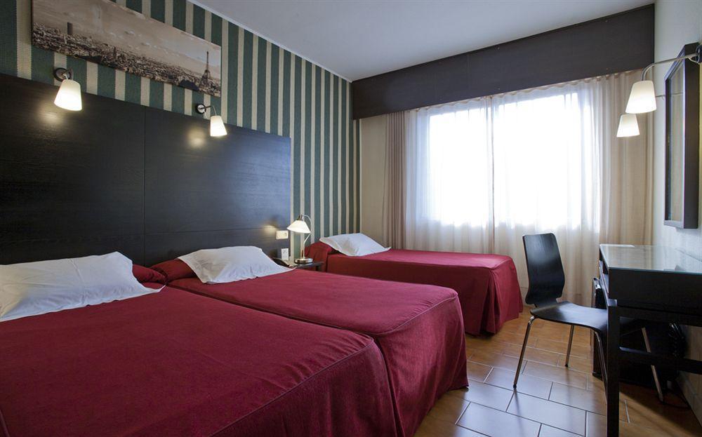 Hrc Hotel Madrid Exterior photo