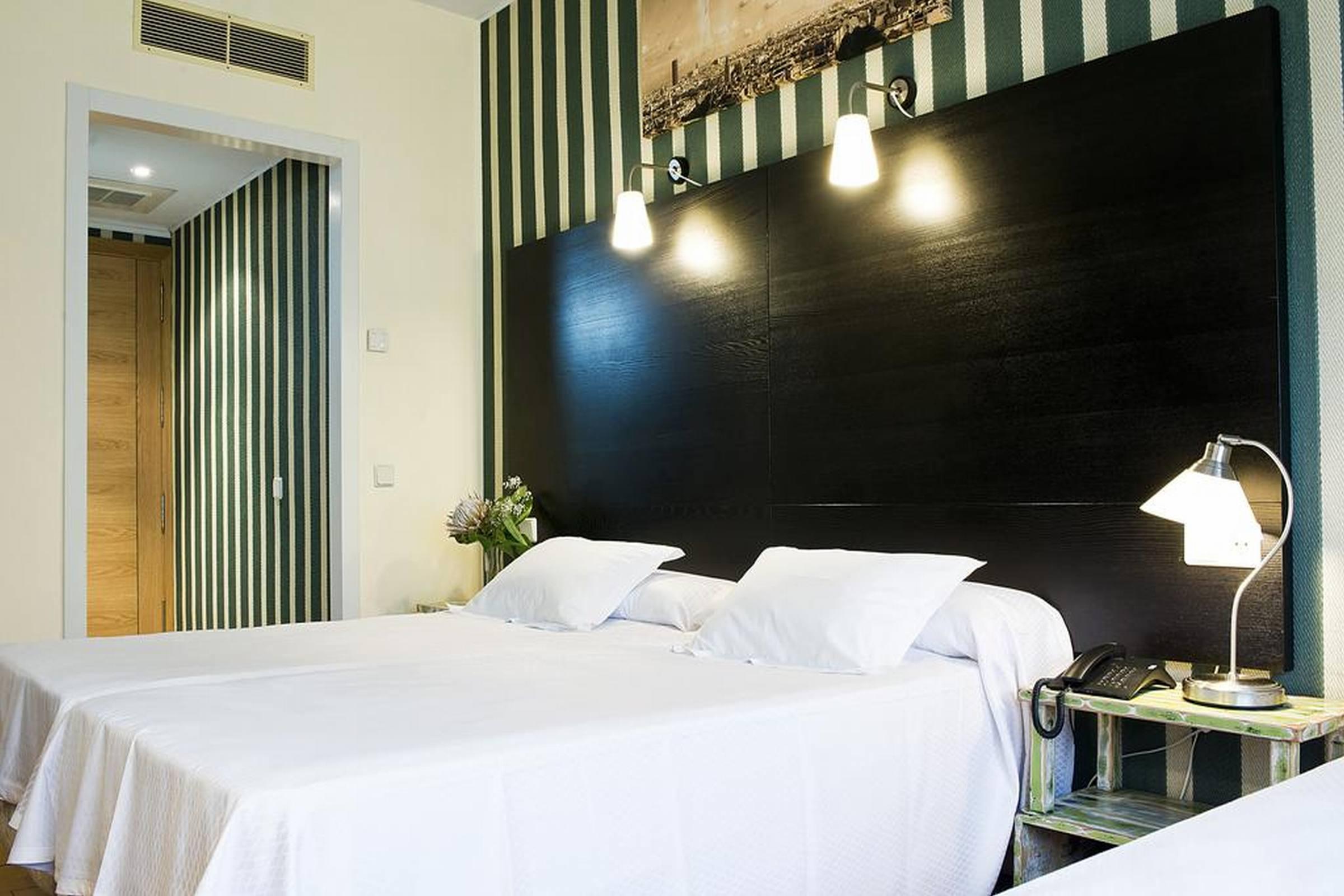 Hrc Hotel Madrid Exterior photo
