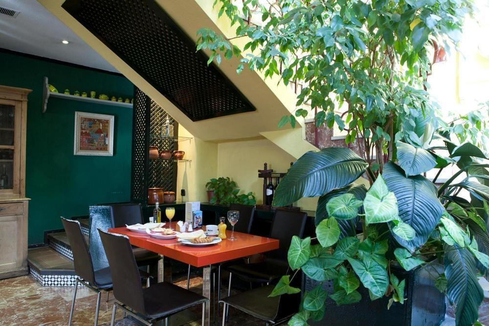 Hrc Hotel Madrid Exterior photo